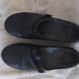 Leather shoes